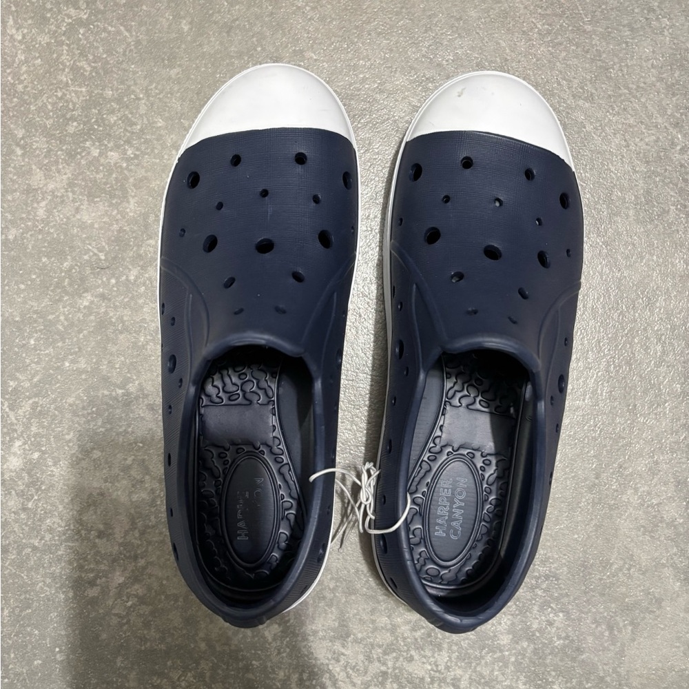 Harper Canyon Shoes Boy’s size 3